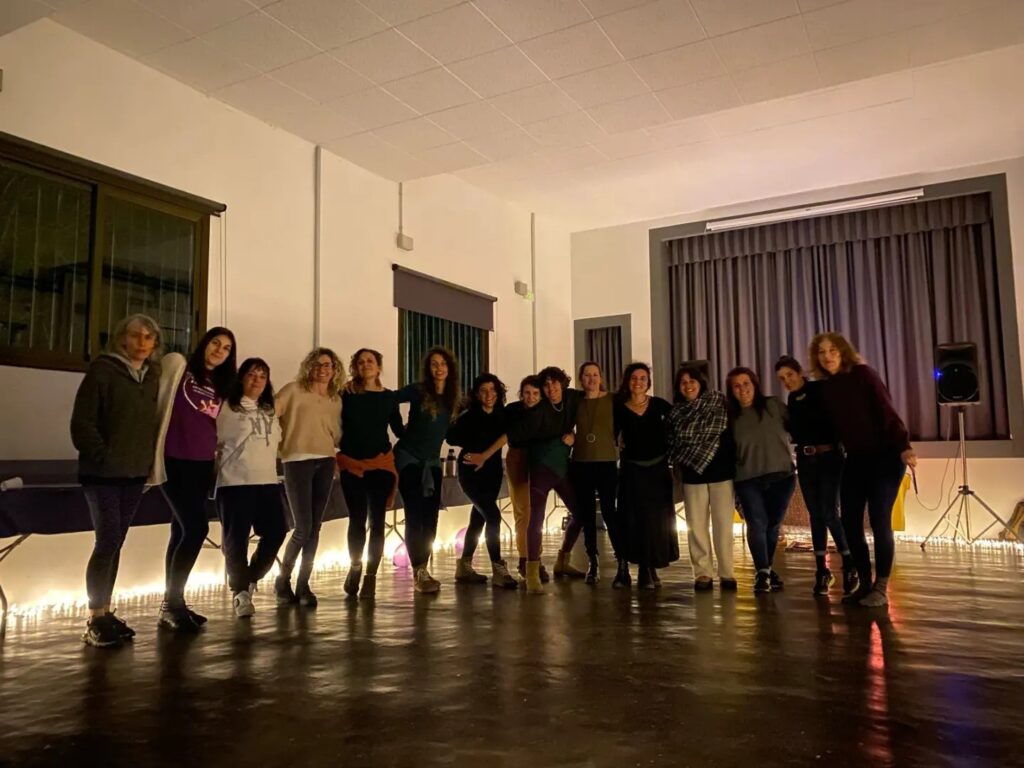 Participants al taller musical del Dia de la dona treballadora